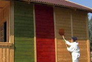Как правильно подготовить поверхность деревянного дома для покраски?